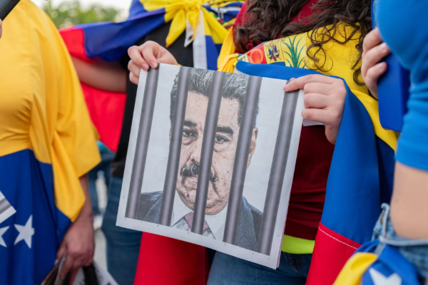 மதுரோவுக்கு விழுந்த அடுத்த அடி...! அதிரடியாக முடக்கப்பட்ட சொத்துக்கள் | Switzerland Freezes Assets Of Venezuela S Maduro