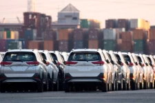 பெட்ரோல் வாகனங்களை தடைசெய்யவுள்ள ஜப்பான்; இனி முழுவதுமாக ஹைபிரிட் எலக்ட்ரிக் கார்கள் தான்!