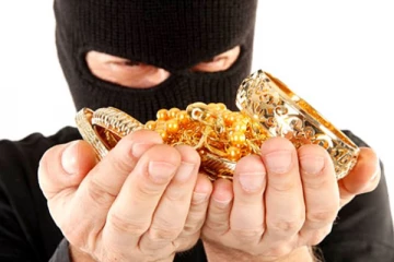 அத்தை வீட்டில் கொள்ளை; பொலிஸ் அதிரடியில் சிக்கிய நபர்