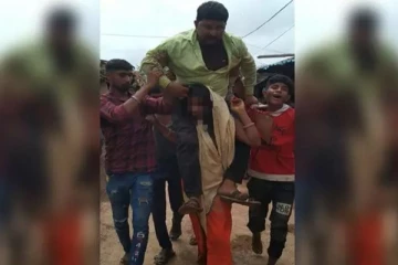 கணவனை தோளில் சுமந்து ஊர் முழுக்க வலம்.. தகாத உறவால் பெண்ணுக்கு நேர்ந்த விபரீதம்!