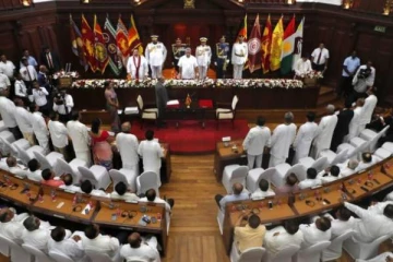 உக்கிரமடைந்த நிதி நெருக்கடி : அமைச்சரவைக்குள் ஏற்பட்ட குழப்பநிலை