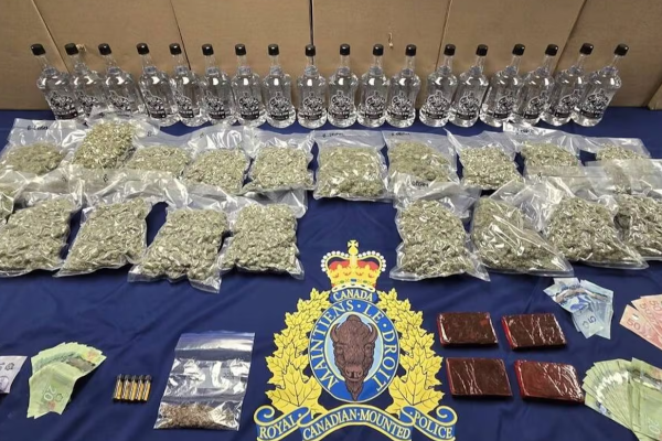 கனடாவில் போதைப் பொருள் கடத்திய வயோதிப தம்பதி கைது | Man Woman Arrested After Ns Rcmp Seizes Cannabis கனடாவில் போதைப் பொருள் கடத்திய வயோதிப தம்பதி கைது | Man Woman Arrested After Ns Rcmp Seizes Cannabis