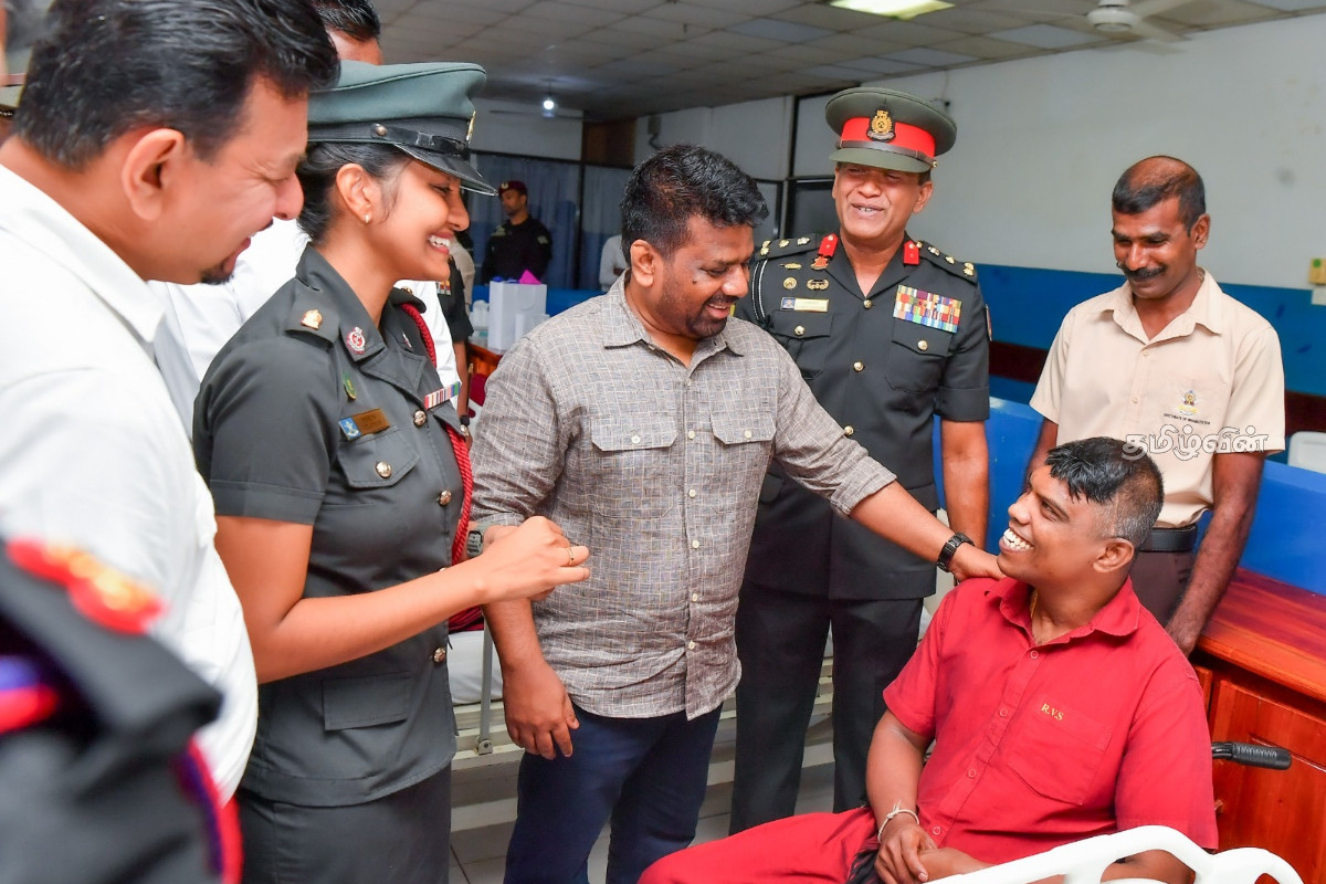 ராகம "ரணவிரு செவன"வுக்கு ஜனாதிபதி விஜயம் : சிகிச்சை பெறும் படையினரிடம் நலம் விசாரிப்பு | President Visits Ragama Ranawiru Sevana