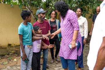 வெள்ளத்தால் பாதிக்கப்பட்ட மக்களை நேரில் சந்தித்த பிரதமர் ஹரிணி