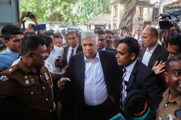 முன்னாள் ஜனாதிபதி ரணில் விக்ரமசிங்க வழக்கு இன்று மீண்டும் விசாரணைக்கு.. | Ranil Wickremesinghe Uk Trip Case Called Court முன்னாள் ஜனாதிபதி ரணில் விக்ரமசிங்க வழக்கு இன்று மீண்டும் விசாரணைக்கு.. | Ranil Wickremesinghe Uk Trip Case Called Court