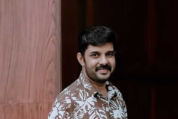 ஹொட்டல் அறையில் இறந்து கிடந்த பிரபல நடிகர்: என்ன நடந்தது? | Actor Kalabhavan Navas Found Dead In Hotel Room