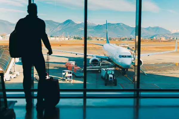 சர்வதேச பயணங்களைத் தவிர்க்க ஊழியர்களுக்கு அறிவுறுத்திய கூகிள்: வெளியான காரணம் | Google Warns International Travel சர்வதேச பயணங்களைத் தவிர்க்க ஊழியர்களுக்கு அறிவுறுத்திய கூகிள்: வெளியான காரணம் | Google Warns International Travel