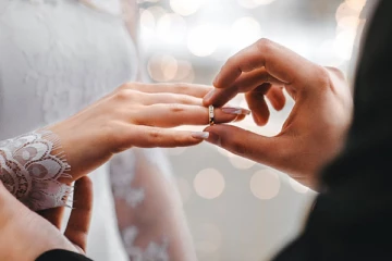 திருமணம் செய்தால் 1.70 லட்சம் பரிசா? எங்கு தெரியுமா....