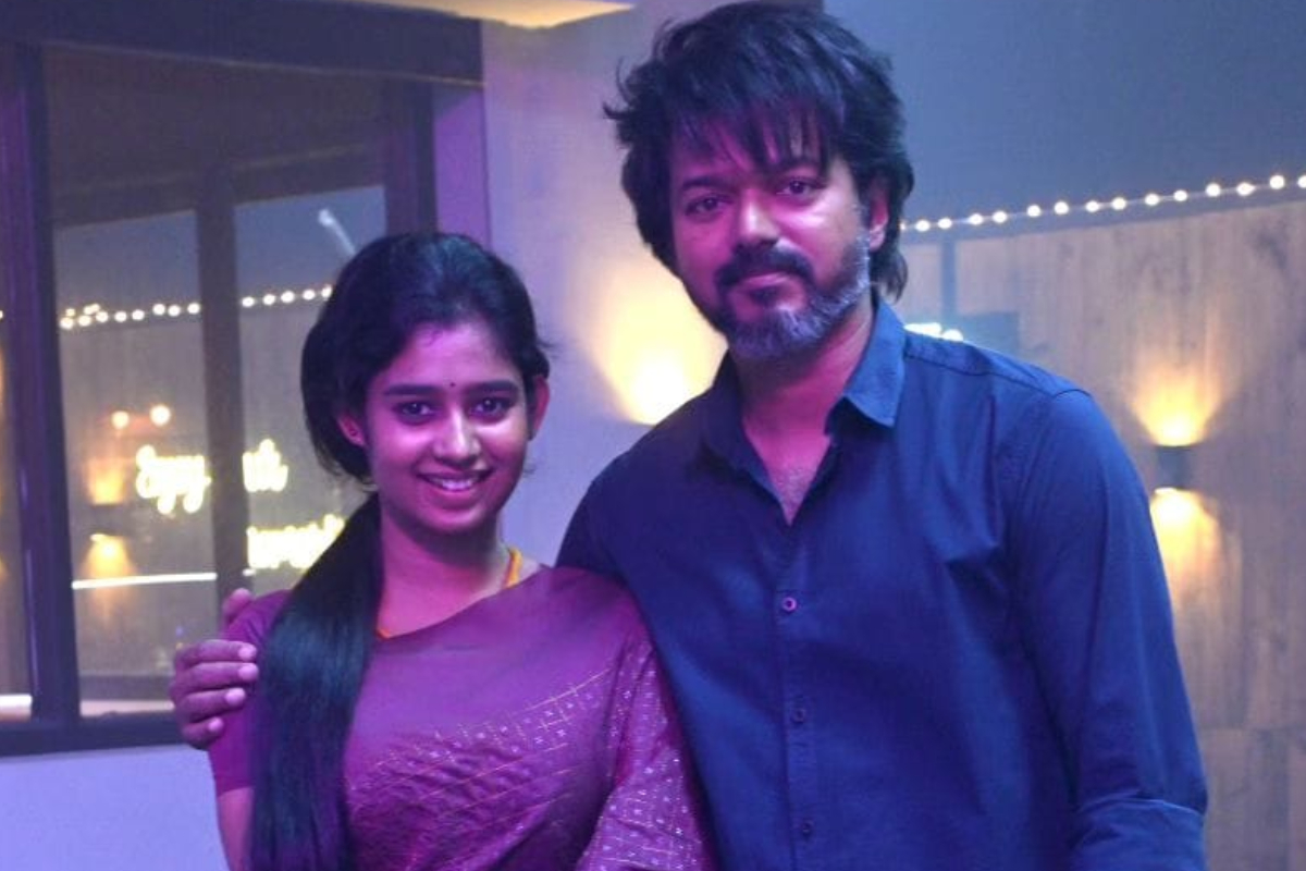 நீங்க பேசுவது என் மனைவி மாதிரியே உள்ளது, லியோ பட நடிகையிடம் சொன்ன விஜய் | Vijay Says This Actress Speaks Like His Wife நீங்க பேசுவது என் மனைவி மாதிரியே உள்ளது, லியோ பட நடிகையிடம் சொன்ன விஜய் | Vijay Says This Actress Speaks Like His Wife