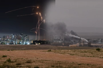 இஸ்ரேலிய இரசாயனத் தொழிற்சாலையை பதம் பாரத்த ஈரானிய ஏவுகணை : மக்களுக்கு வெளியான அவசர அறிவிப்பு