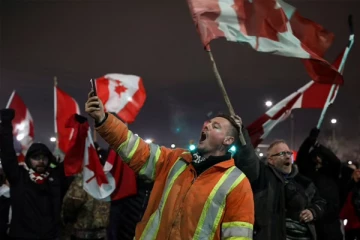 இன்னும் சிறிது நேரத்திற்குள் கலைந்து செல்லாவிட்டால்... கனேடிய தடுப்பூசி எதிர்ப்பு போராட்டக்காரர்களுக்கு பொலிசார் எச்சரிக்கை