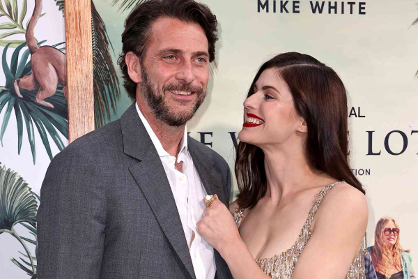 சொந்த மனைவியின் நிர்வாண புகைப்படத்தை பதிவிட்ட பிரபல பட தயாரிப்பாளர்.. ஷாக்கான ரசிகர்கள் | Alexandra Daddario Hot Photoshoot சொந்த மனைவியின் நிர்வாண புகைப்படத்தை பதிவிட்ட பிரபல பட தயாரிப்பாளர்.. ஷாக்கான ரசிகர்கள் | Alexandra Daddario Hot Photoshoot