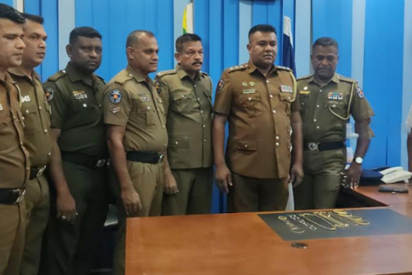 வவுனியாவில் களவாடப்பட்ட 25 பவுண் நகைககளுடன் சிக்கிய இளைஞன்! | Man Caught Robbery 25 Pounds Jewelry In Vavuniya