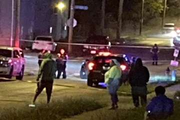 அமெரிக்காவில் மர்ம நபர் நடத்திய திடீர் துப்பாக்கிச்சூடு: மூன்று பேர் பலி