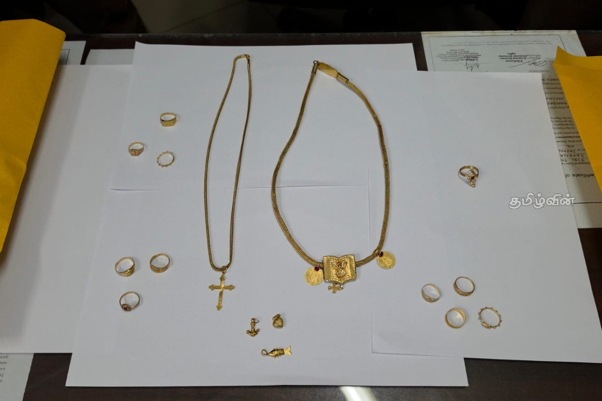 யாழில் வீடு உடைத்து நகை கொள்ளை : இளைஞர் ஒருவர் கைது | House Broken Into And Jewelry Stolen In Jaffna யாழில் வீடு உடைத்து நகை கொள்ளை : இளைஞர் ஒருவர் கைது | House Broken Into And Jewelry Stolen In Jaffna
