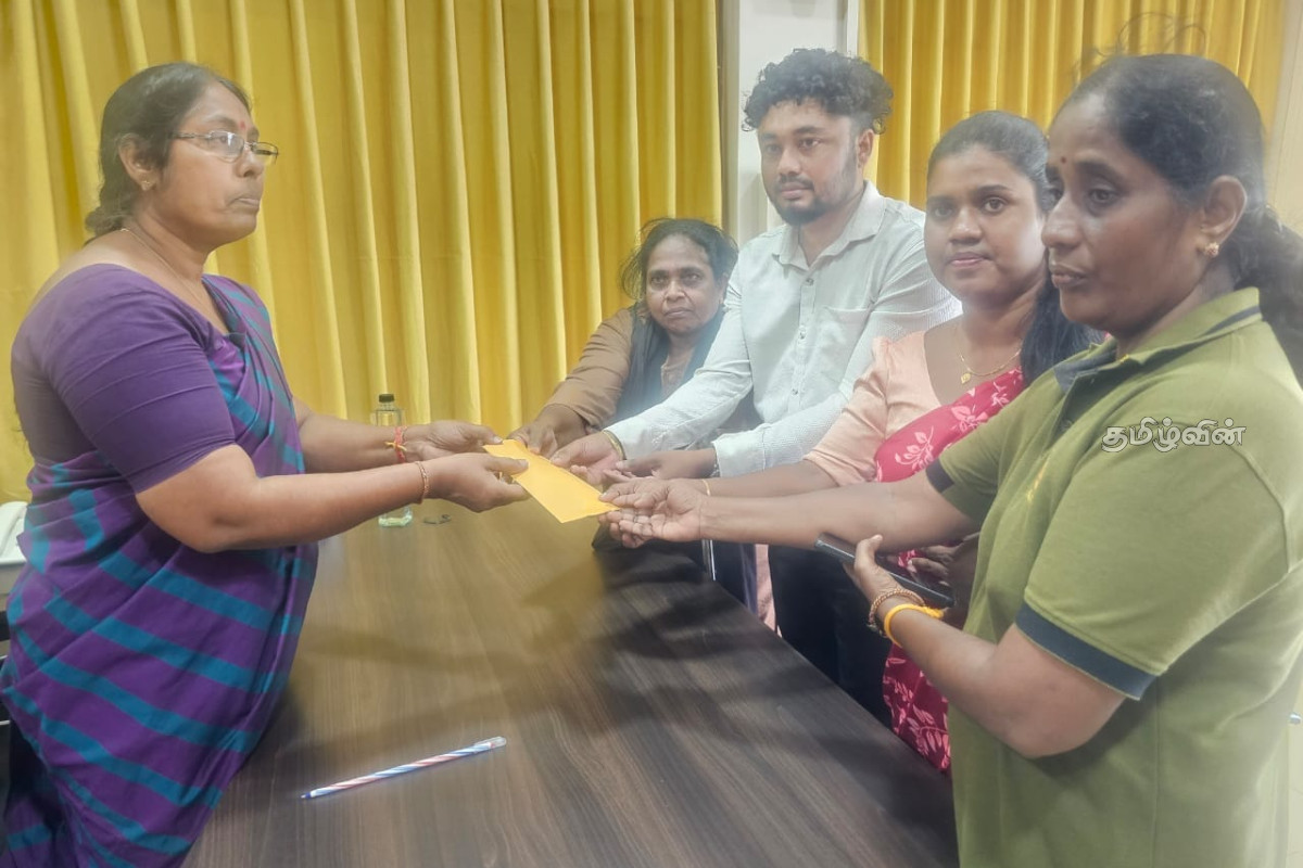அரச சார்பற்ற நிறுவனங்கள் தொடர்பான சட்ட வரைவிற்கு எதிராக முல்லைத்தீவு கவனயீர்ப்பு போராட்டம் | Mullaitivu Protest Against Ngo Act அரச சார்பற்ற நிறுவனங்கள் தொடர்பான சட்ட வரைவிற்கு எதிராக முல்லைத்தீவு கவனயீர்ப்பு போராட்டம் | Mullaitivu Protest Against Ngo Act