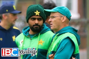 பாகிஸ்தான் கிரிக்கெட் அணியின் தலைமை பயிற்சியாளர் பதவி விலகல்