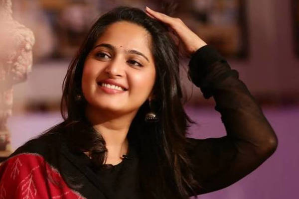 பிரபல நடிகைக்கு இப்படியொரு நோயா? ரசிகர்கள் அதிர்ச்சி | Actress Anushka Shetty Laughter Disease