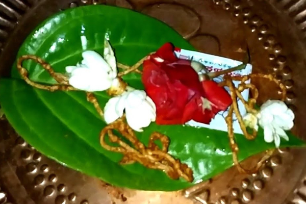 இன்று வரலட்சுமி விரதம் ; வாழ்வில் வளம் பெற மகாலட்சுமியை வழிபடுங்கள் | Varalakshmi Vratam Worship Lakshmi Prosperity Life