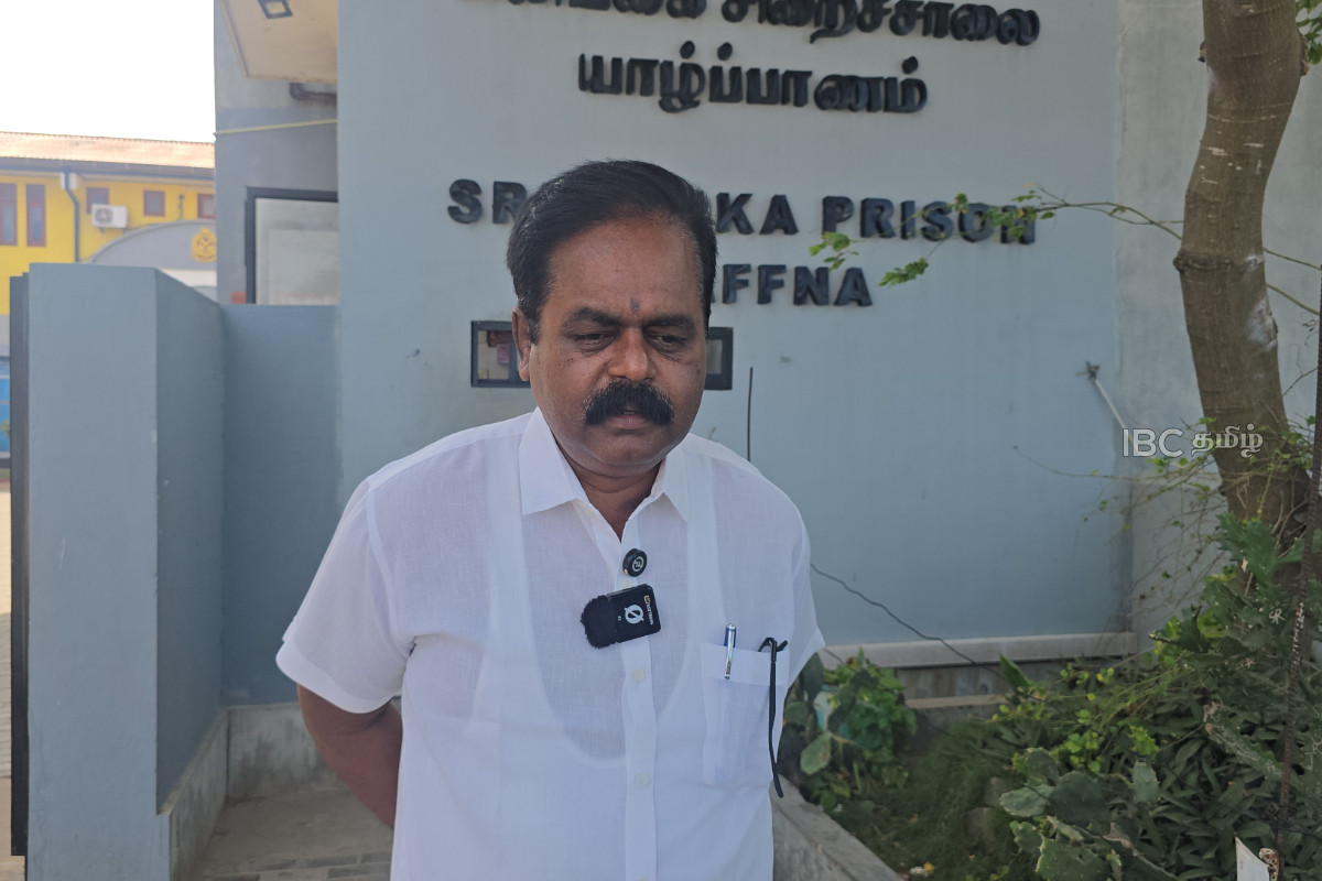 சொல்லிசைப் பாடகரின் விடுதலை ஜனாதிபதியின் கைகளில் : சிறீதரன் தெரிவிப்பு | Shritharan Mp Met Rap Singer Remanded In Custody சொல்லிசைப் பாடகரின் விடுதலை ஜனாதிபதியின் கைகளில் : சிறீதரன் தெரிவிப்பு | Shritharan Mp Met Rap Singer Remanded In Custody