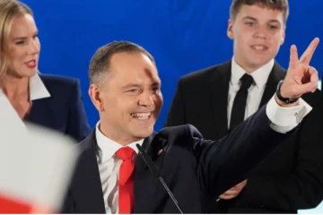 போலந்தின் புதிய அதிபராக கரோல் நவ்ரோக்கி தேர்வு