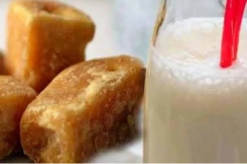 பாலுடன் சர்க்கரை கலந்து பருகக்கூடாது ஏன்? மருத்துவரின் விளக்கம்