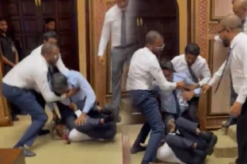 மாலைதீவு நாடாளுமன்றத்தில் வெடித்த மோதல்...!