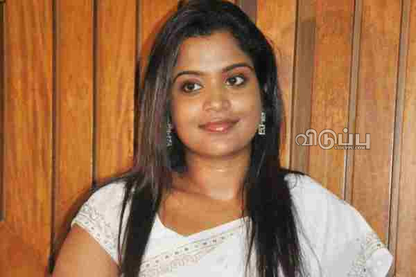 மைனா பட புகழ் நடிகை சூசனா இது, அவருக்கு இவ்வளவு பெரிய மகனா? | Actress Susaze Latest Photo With Her Child மைனா பட புகழ் நடிகை சூசனா இது, அவருக்கு இவ்வளவு பெரிய மகனா? | Actress Susaze Latest Photo With Her Child