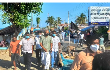 கடற்றொழிலாளர்களின் போராட்ட களத்திற்கு விரைந்த கூட்டமைப்பின் நாடாளுமன்ற உறுப்பினர்கள் (படங்கள்)