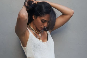 அட்டைப்படத்திற்கு மிக கவர்ச்சியாக போஸ் கொடுத்த நடிகை சோபிதா