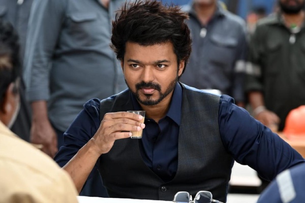 அதை மட்டும் செய்யாதீங்க: ரசிகர்களுக்கு விஜய் கொடுத்த அட்வைஸ் | Thalapathy Vijay Advice To His Fans