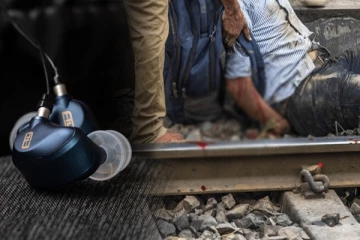 தென்னிலங்கையில் இயர்போனால் இளைஞனுக்கு நேர்ந்த கதி