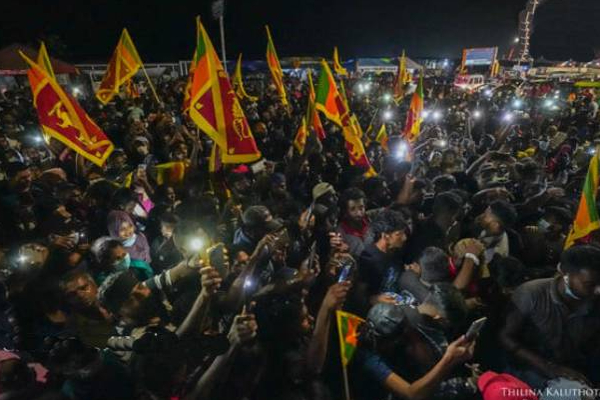 கோட்டா கோ கமவிற்கு வாகன ஊர்வலமாக அழைத்துவரப்பட்ட 13 பேர்! | 13 People Brought In A Motorcade To Gotagogama