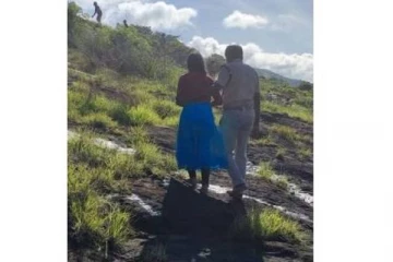 காதல் தோல்வி: மலை உச்சியில் இளம்பெண் - சாமர்த்தியமாக காப்பாற்றிய எஸ்.ஐ!