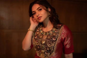 டிராகன் பட நடிகை கயாடு லோஹர்.. அழகிய ஸ்டில்கள்