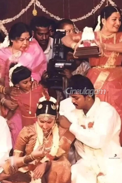 விஜய் - சங்கீதாவின் திருமண புகைப்படங்களை பார்த்துள்ளீர்களா.. இதோ | Vijay Sangeetha Wedding Photos