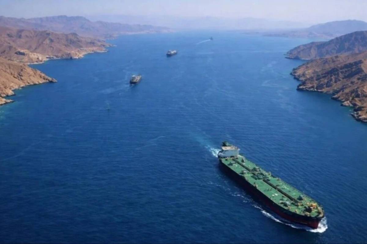 ஹார்முஸ் நீரிணையில் இந்திய கப்பல் மீது ஈரான் தாக்குதல் | Irgc Fire On Indian Ship In Hormuz 2 Ships Return