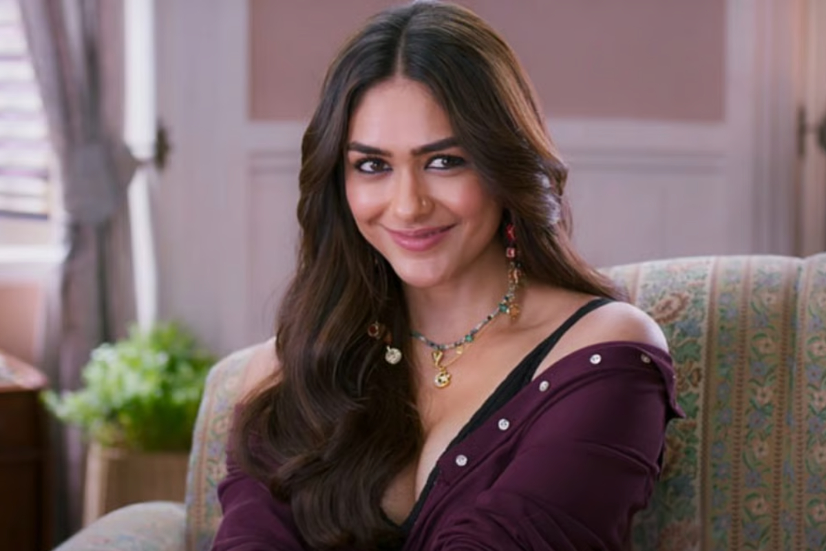 எனக்கும் அவருக்கும் 30 வயது வித்தியாசம்.. பிரபல நடிகருடன் நடித்தது குறித்து நடிகை மிருணாள் தாகூர் வருத்தம் | Mrunal Thakur Talk About Son Of Sardaar 2