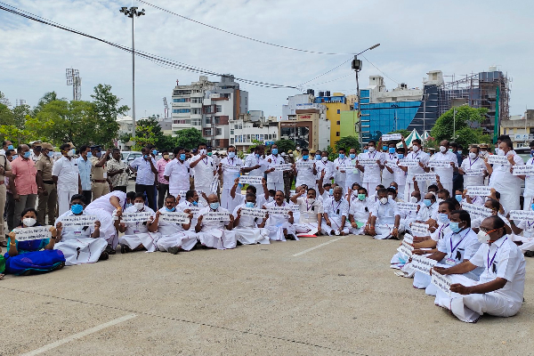 கோடநாடு விவகாரம்: சட்டப்பேரவையில் இருந்து அதிமுக வெளிநடப்பு- தரையில் அமர்ந்து தர்ணா | Eps Ops Admk Dmk Mkstalin