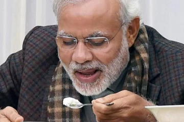 பிரதமர் மோடி வருடத்தில் 300 நாட்களும் இந்த உணவை தான் சாப்பிடுகிறார்.., என்ன தெரியுமா?