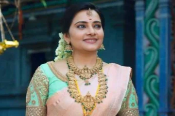 திருமணமே செய்துகொள்ளாமல் இருக்கும் சீரியல் நடிகை ஸ்ருதிராஜ் அழகிய புகைப்படங்கள்