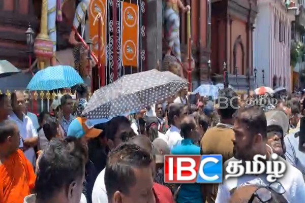 ரணிலின் வழக்கு! கோட்டை நீதவான் நீதிமன்றத்தை சுற்றி குவிந்துள்ள ஆர்ப்பாட்டக்காரர்கள் | Ranils Arrest Security Tightened Fort Magistrate