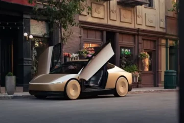 ரோபோடாக்ஸி, சைபர்கேப் வாகனங்களை காட்சிப்படுத்திய எலோன் மாஸ்க்