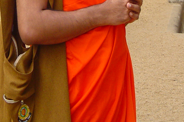 முதலையிடம் சிக்கி உயிர் தப்பிய பிக்கு | Bhikkhu Escaped From Crocodile