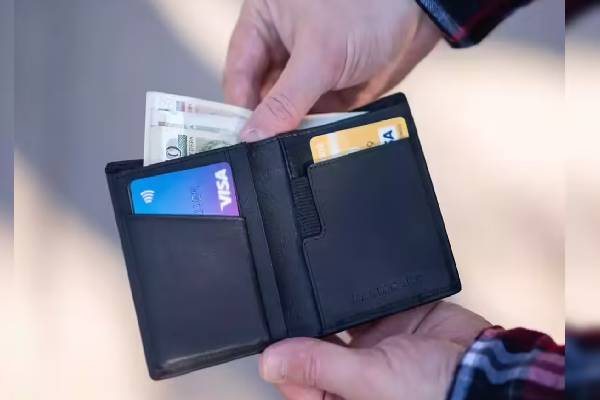 வீட்டில் ஏற்படும் தேவையற்ற செலவை குறைக்கணுமா? ; வாஸ்து சாஸ்திரத்தில் சில எளிய வழிகள் | Do You Want To Reduce Unnecessary Expenses At Home