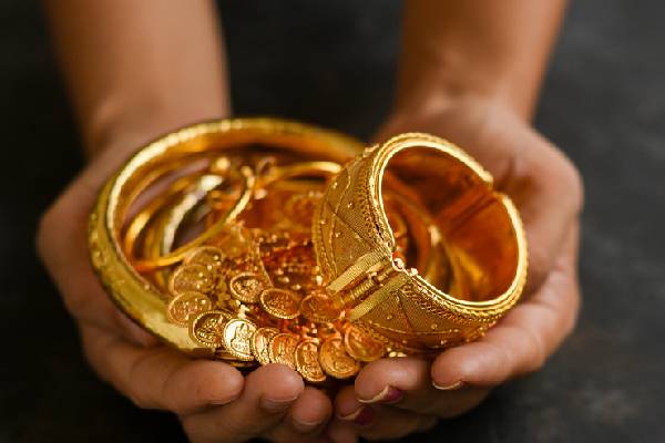 சரும பொலிவு முதல் இதய ஆரோக்கியம் வரை... தங்கம் அணிவதால் இவ்வளவு நன்மை இருக்கா? | Scientific Health Benefits Of Wearing Gold Jewelry சரும பொலிவு முதல் இதய ஆரோக்கியம் வரை... தங்கம் அணிவதால் இவ்வளவு நன்மை இருக்கா? | Scientific Health Benefits Of Wearing Gold Jewelry