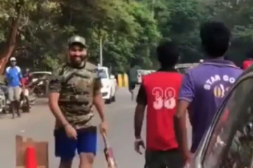 தெருவில் இறங்கி சிறுவர்களுடன் கிரிக்கெட் - ரோகித்சர்மாவின் வைரலாகும் வீடியோ!