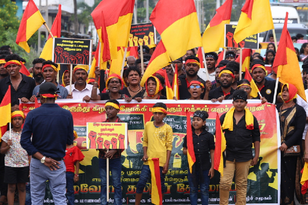 மாணவர்களின் பேரணியை தடுக்க அரச புலனாய்வு துறையினர் முயற்சி! | State Intelligence Tried To Stop The Students