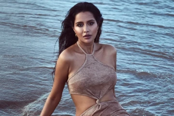 நடிகை ரைசா வில்சன் கடற்கரையில் ஹாட் போட்டோஷூட்