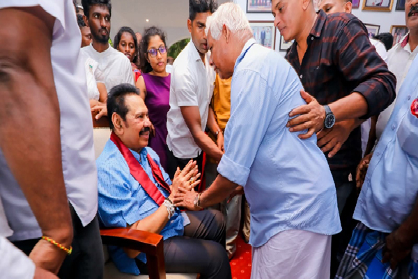 தன்னை பார்க்க வந்த மக்களிடம் மகிந்த கூறிய அந்த விடயம் | I Need Nothing But The Love Of The People Mahida